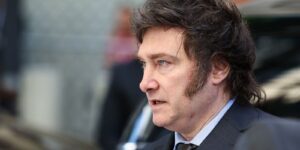 Argentina sob a liderança de Milei busca empréstimo de US$ 20 bilhões do FMI