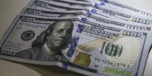 Dólar atinge R$ 5,75 com novas tarifas de Trump