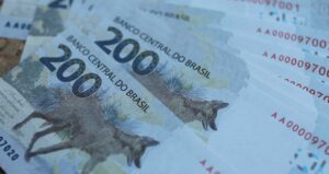 Dívida pública federal atinge R$ 7,492 trilhões em fevereiro, com alta de 3,30%, segundo Tesouro Nacional