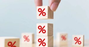 UBS BB prevê pico da Selic a 15,75% e início de cortes em abril de 2026