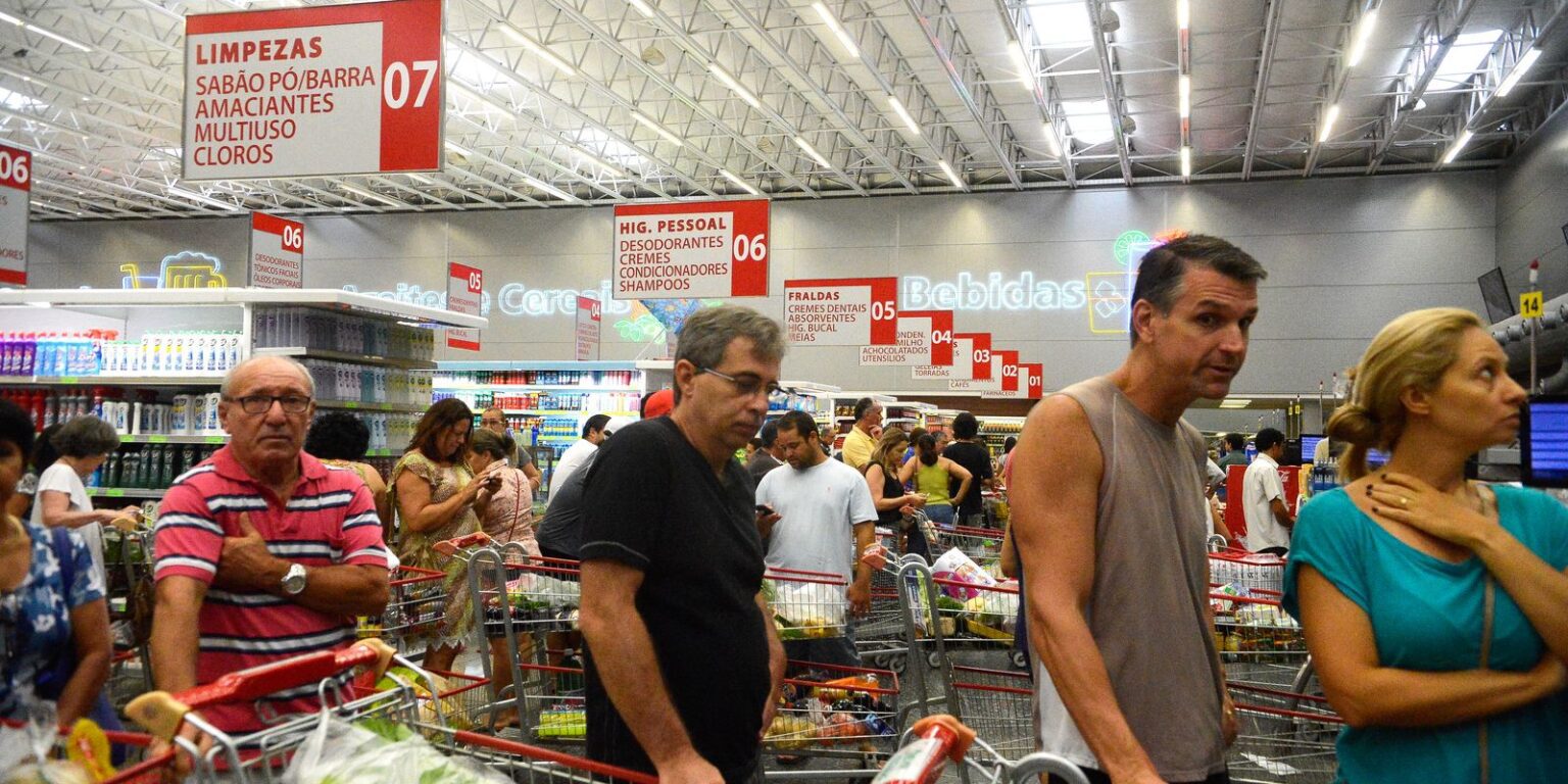 Inflação de Março Desacelera para 0,56% Influenciada por Preços de Alimentos