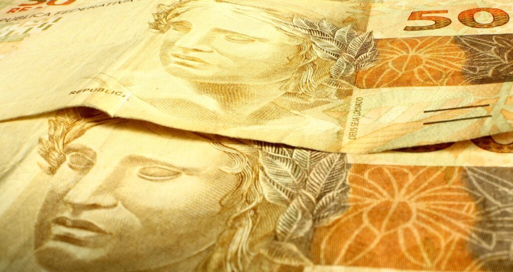 Inter atualiza previsões econômicas para 2025: inflação a 5,4% e dólar a R$ 5,80