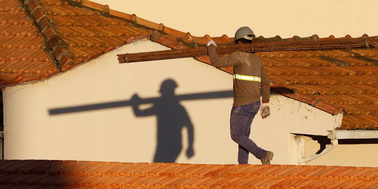 Brasil gera quase 432 mil empregos formais em fevereiro segundo Caged