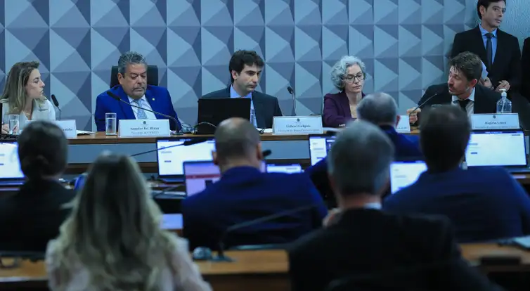 Brasília (DF), 08/04//2025  -O presidente do Banco Central, Gabriel Galípolo, durante reunião da Comissão Parlamentar de Inquérito das Bets.  Foto: Lula Marques/Agência Brasil