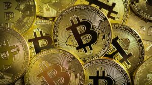 Bitcoin (BTC) Aproxima-se dos US$ 80 Mil Enquanto Preços de Criptomoedas Disparam em Busca de Barganhas