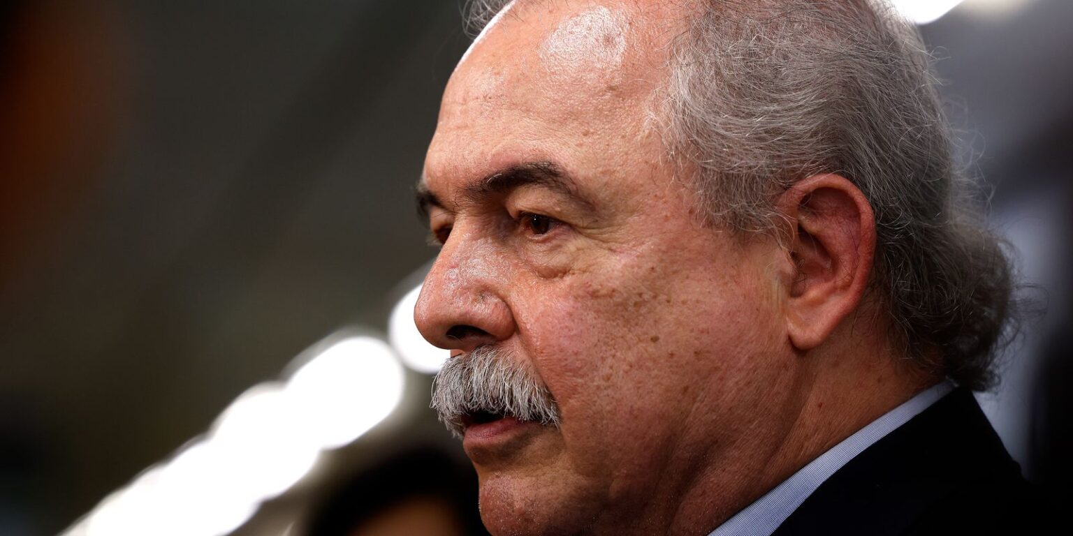 Guerra Tarifária: Riscos e Oportunidades para o Brasil, segundo Mercadante