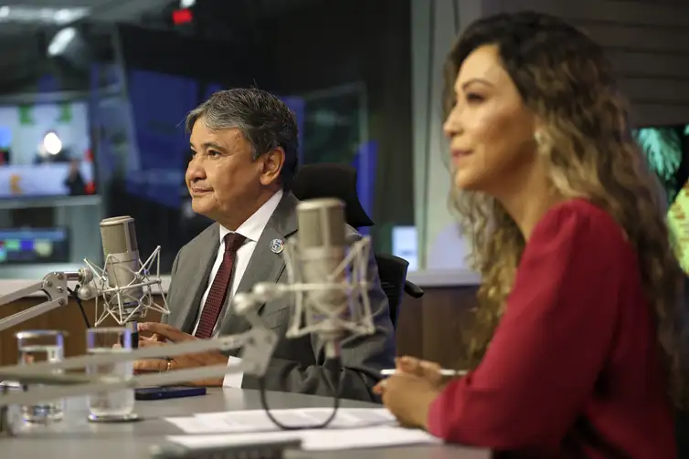 Brasília (DF), 15/04/2025 - O ministro do Desenvolvimento e Assistência Social, Família e Combate à Fome, Wellington Dias, dá entrevista ao programa Bom Dia, Ministro. Foto: Marcelo Camargo/Agência Brasil