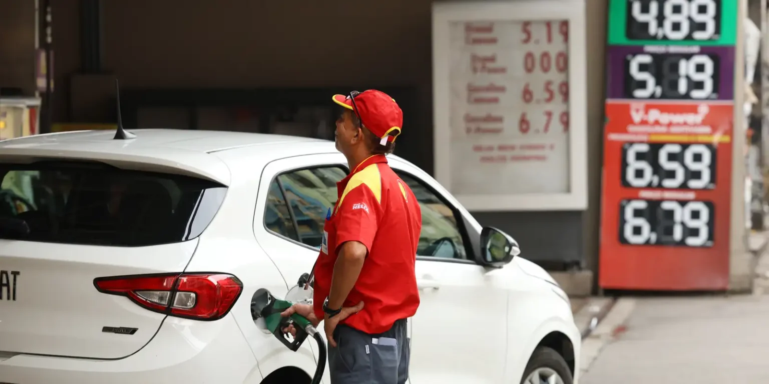 Governo Planeja Usar Receitas Adicionais de Petróleo para Desonerações Fiscais